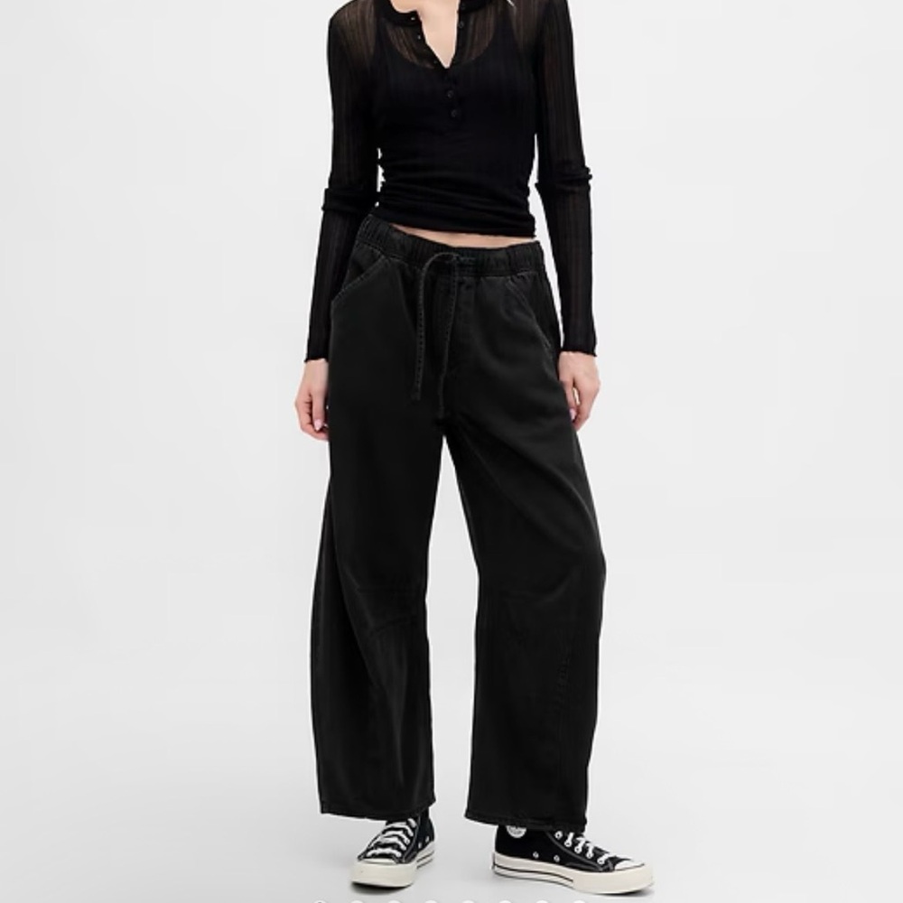 GAP Barrel Leg Drawstring Jeans in Black